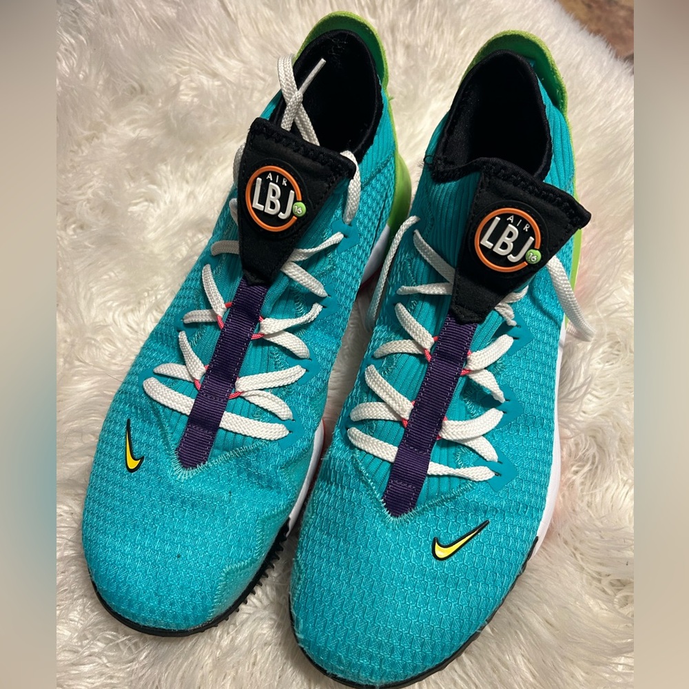 Nike LeBron 16 Low Air Max Trainer 2